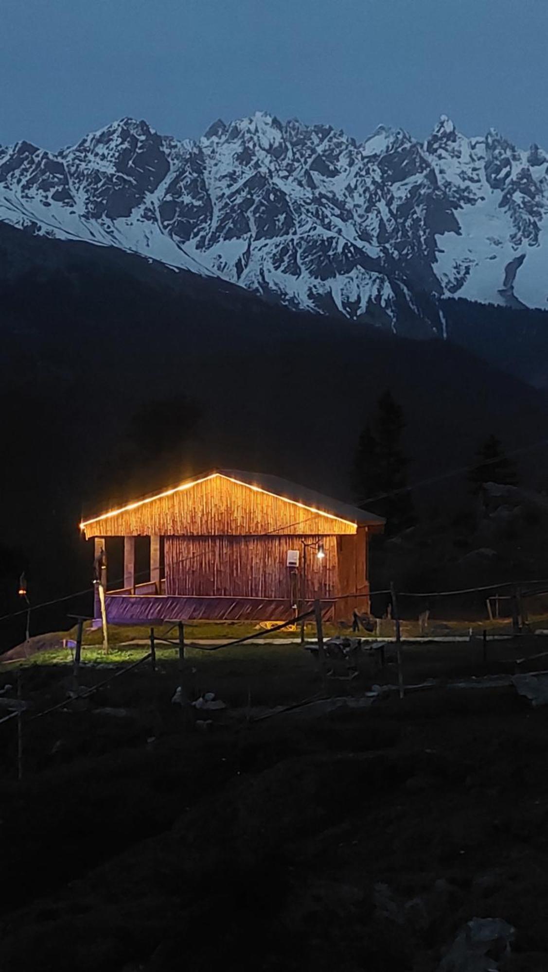 Khana Badosh Resort Kalam Exterior photo